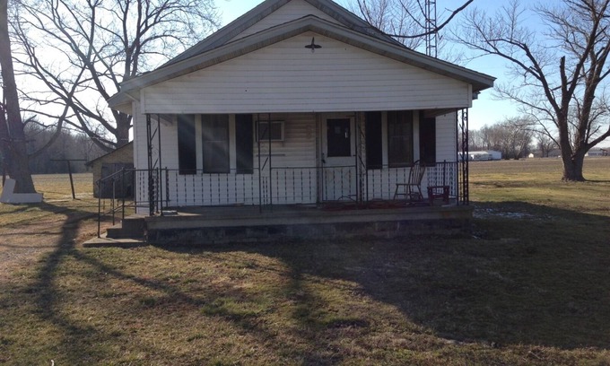 Nason Cabin | Rend Lake Hunting, Fishing, Golf Cabin