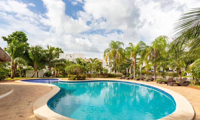 Cancun House | Renewed 3 BR house WiFi Gym Pools Patio &Parking