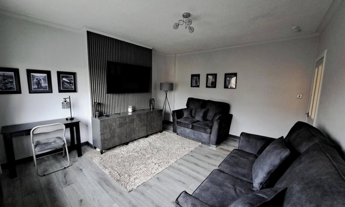Renfrew Apartment | Renfrew Apartment Near Glasgow Airport