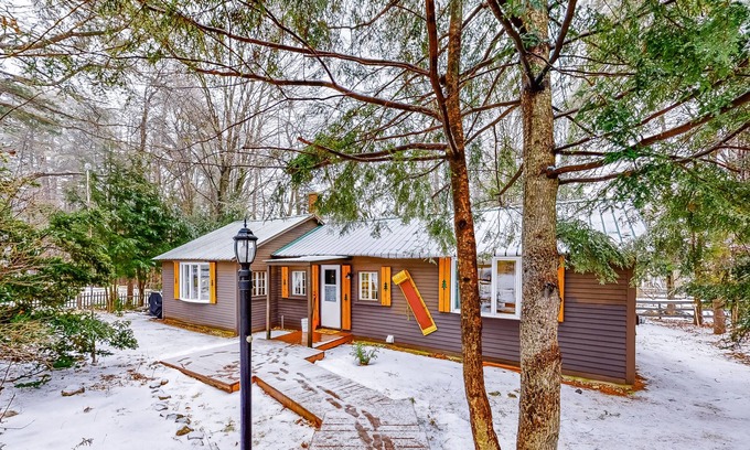 Cranmore Birches Cabin | Renovated 1940s ski cabin w/ pellet stove, patio & AC - walk to Cranmore & town!