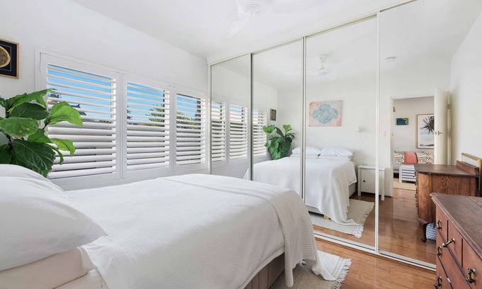 Clovelly Apartment | Renovated 1BR apartment with water views close to Clovelly Beach