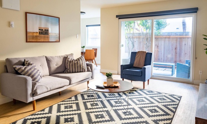 Belmont Apartment | Renovated 1BR in Belmont Near Markets and Parks