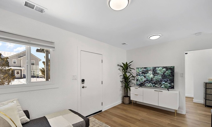 East Old Golden Rd Apartment | Renovated 2/1 in Golden Close to I-70/Foothills