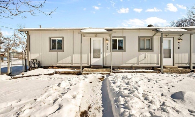 East Old Golden Rd Apartment | Renovated 2/1 in Golden Close to I-70/Foothills