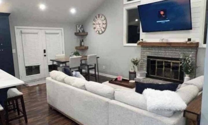 St. Matthews House | Renovated 2-BD house with WiFi, AC in Louisville