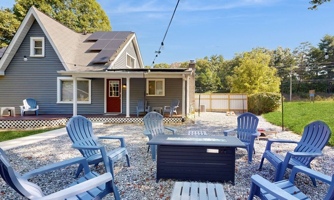 Bent Creek House | Renovated 2-story home and separate apartment near Asheville hiking and biking