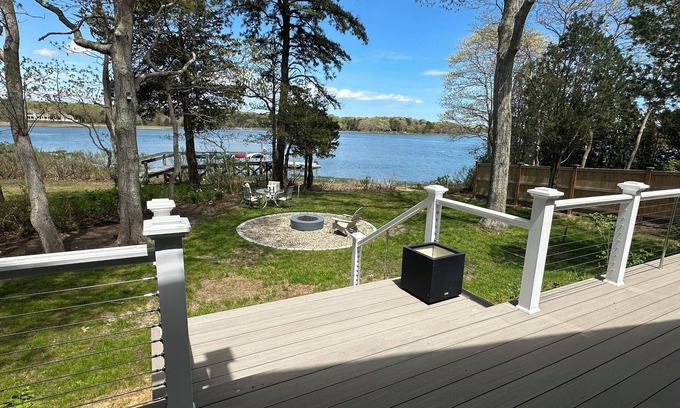 Summersea House | Renovated 3-bedroom all with on-suites on the water house in Mashpee