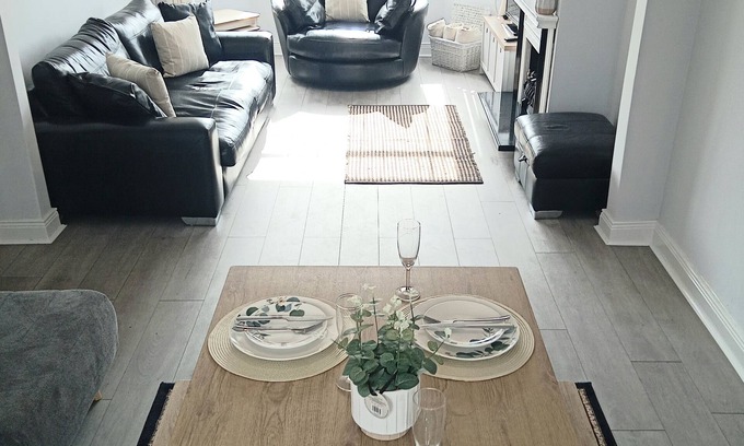 Belfast House | renovated 3 bedroom House, 3 miles from city centre, Belfast City Hall.