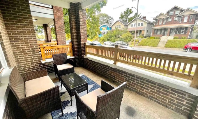 Weinland Park House | Renovated 3 BR- 3 K Beds- Walkable to Short North