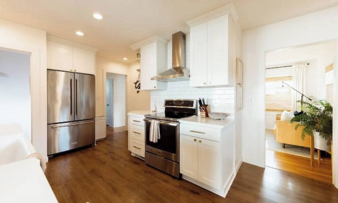 Genesee House | Renovated 3 BR Retreat with AC & 10 min to DT