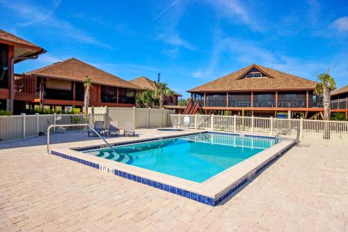 Sanibel House | Renovated 3-BR Villa with Rooftop Sundeck, Gulf Views and Private Beach