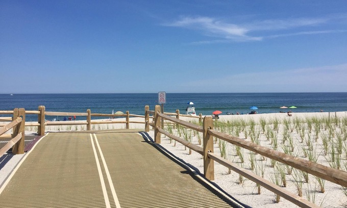 Normandy Beach Cottage | Renovated 3B/1 Bathroom Beach Cottage in Normandy Beach