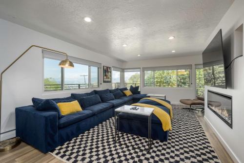 Capitol Hill Apartment | Renovated 3BD 2BA Escape w Hot Tub and City Views