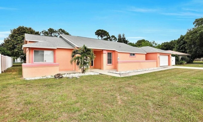 Whitfield House | Renovated 3BR | Dog Friendly | Pond View | W/D
