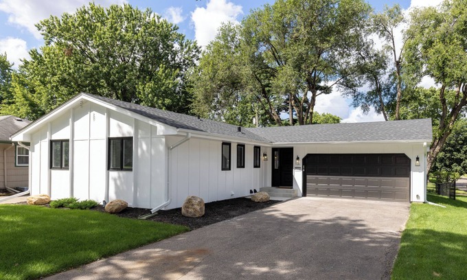 Richfield House | Renovated 5-bedroom house in Minneapolis, Richfield.
