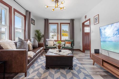 Atlantic City House | Renovated 6BR 2BA AC home and Game Room