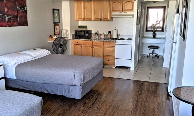 McCully - Moiliili Hotel | Renovated adjoining studio rooms for up to six guests in Waikiki