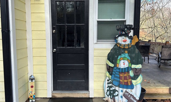 Bakersville Other | Renovated and updated farmhouse with large outdoor deck!