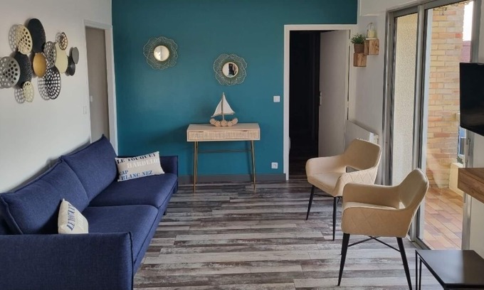 Sainte-Cecile-Plage Apartment | Renovated apartment at the foot of the shops and the beach
