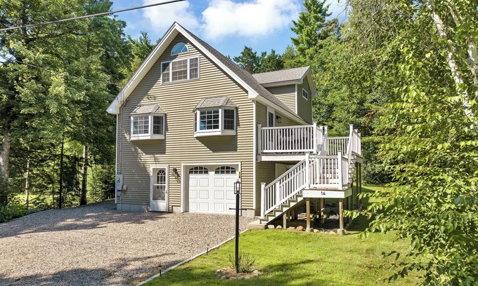 Moultonborough House | Renovated Balmoral Winnipesaukee Sleeps 8 Pet Friendly