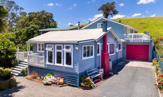Opononi House | RENOVATED BEACH COTTAGE WITH HARBOUR AND SAND DUNE VIEWS.