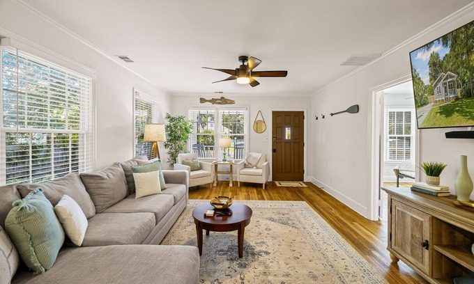 Thunderbolt House | Renovated Bungalow Steps to Wilmington River w/Large Yard By Lucky Savannah
