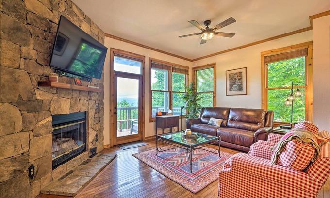 Mountain Air Condo | Renovated Burnsville Condo in Gated Community