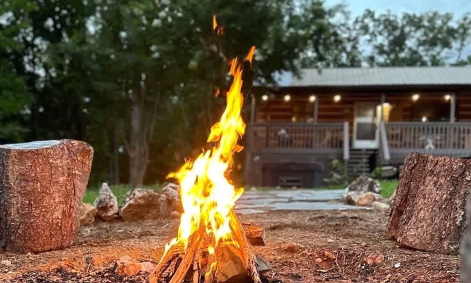 Cosby Cabin | Renovated Cabin Retreat Peace & Quiet