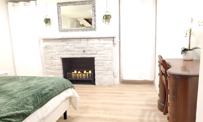 Madison House | πͺ Renovated Cape Cod w/ King Bed βοΈ π² trail proximity
