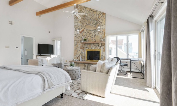 Point Pleasant - Toms River House | Renovated Contemporary with Bay views & Pool!