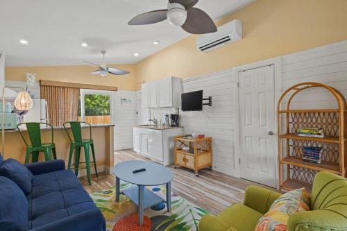 Sanibel House | Renovated Cottage at the Historic Palms Inn of Sanibel- Includes Pool and Bikes