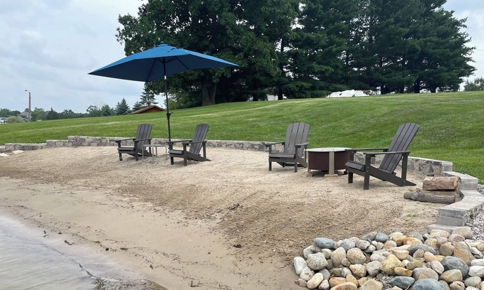 Frontier Cottage | Renovated cottage in quiet lake community. Game room. All-sports Lake Diane.