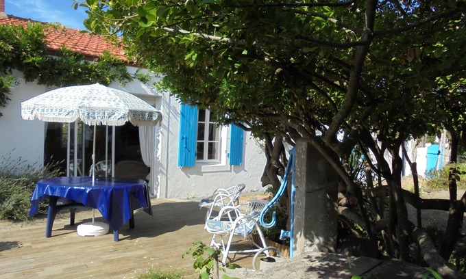 Barbatre House | Renovated country house of about 70 M2 with enclosed garden