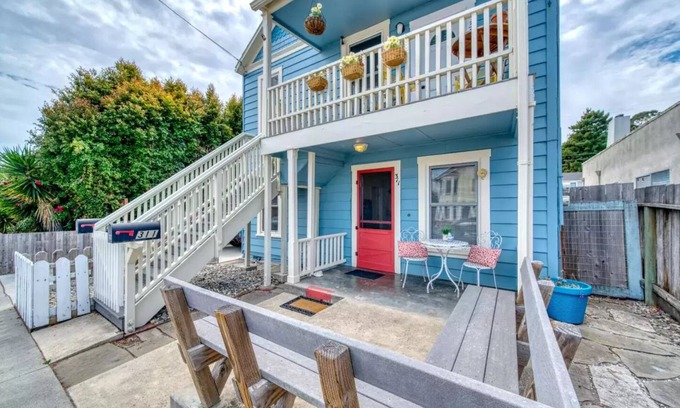 Seabright Apartment | Renovated cozy beach home just steps away from the beach!