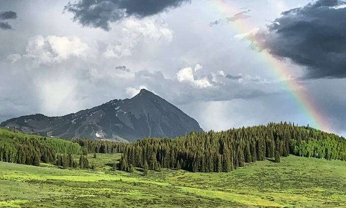 Crested Butte Condo | Renovated Cozy One Bedroom Mountain View Condo