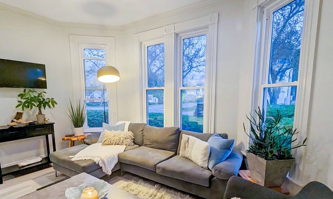 Rockland Apartment | Renovated, dog-friendly apartment with office & fireplace - right in town