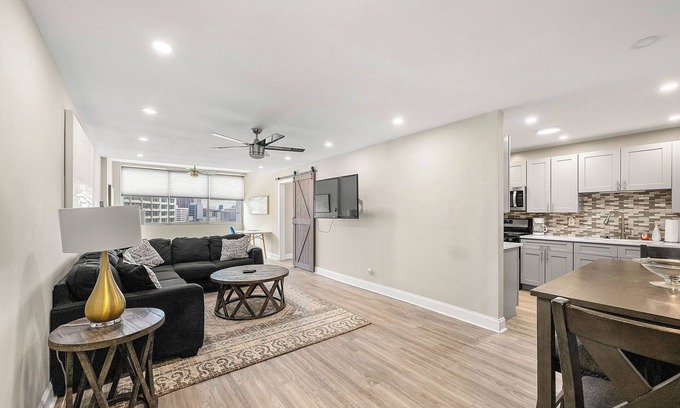 Peachtree Center Apartment | Renovated Downtown High Rise 2 Bedroom apartment with Free Parking- 2101