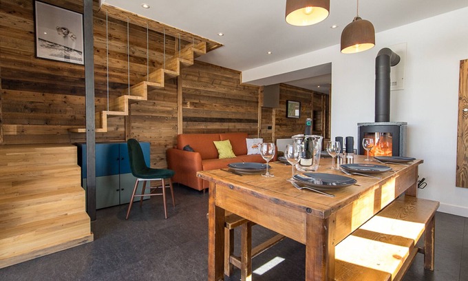 Albiez-Montrond Ski Chalet | Renovated family chalet 3*, 4 br, near slopes