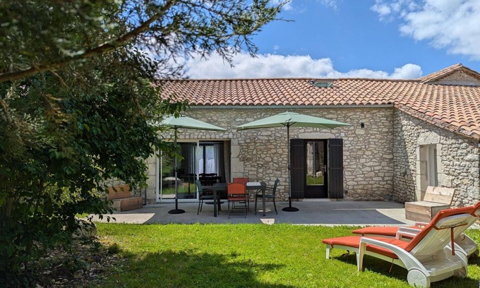 Razac-de-Saussignac Cottage | Renovated house, private garden, near Bergerac