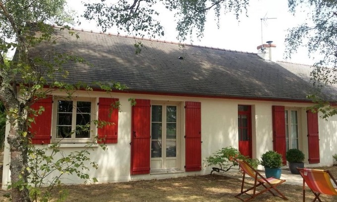 Mont-pres-Chambord Cottage | Renovated Home with Garden Near Loire Castles, Sleeps 6, Family-Friendly
