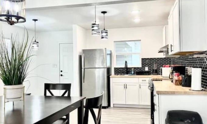 Northwest Los Angeles Heights House | Renovated home & private suite