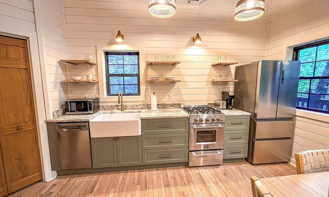Bear Den Cabin | Renovated! Hot Tub! Cabin #2 Right off the BRPW!