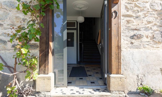 Peyragudes House | Renovated House for 12, Near Loudenvielle, WiFi, Garden, Secure Barn, Pet-Friendly
