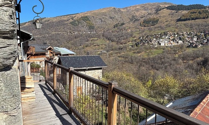 Villarabout Ski Chalet | Renovated house in authentic 3 Vallées hamlet with view and SPA