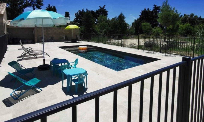 Pujaut House | Renovated independent studio, swimming pool, 10min Avignon
