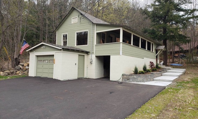 Lake George Cottage | Renovated Lake George cottage