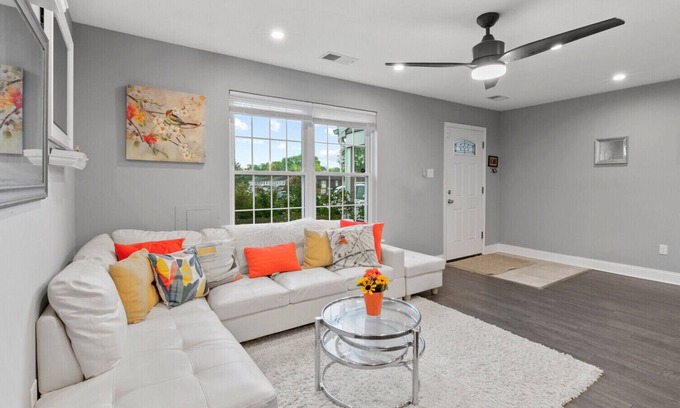 Grenloch House | Renovated Oasis/Private Patio & Grill Near Philly