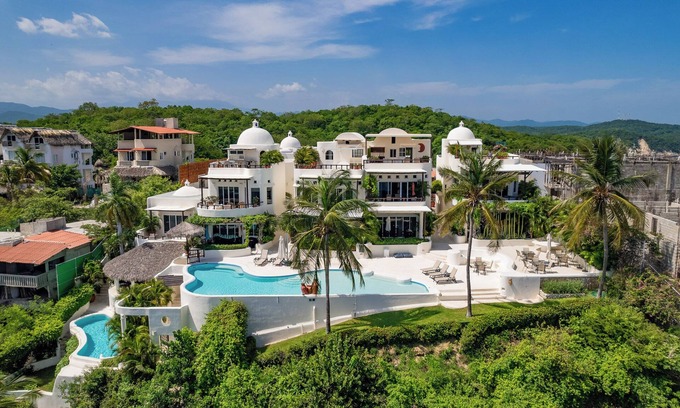 P Chahue Villa | Renovated Ocean View Villa + Private Pool