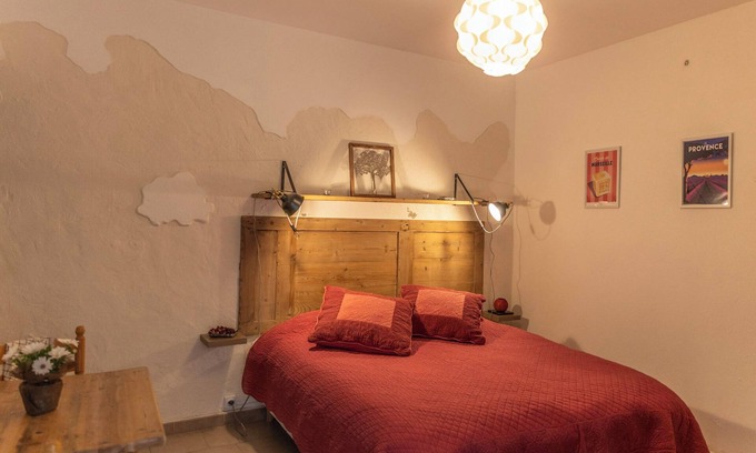 Eyragues Apartment | Renovated Provencal studio, in the heart of the village of Eyragues, beautiful flower-filled courtyard