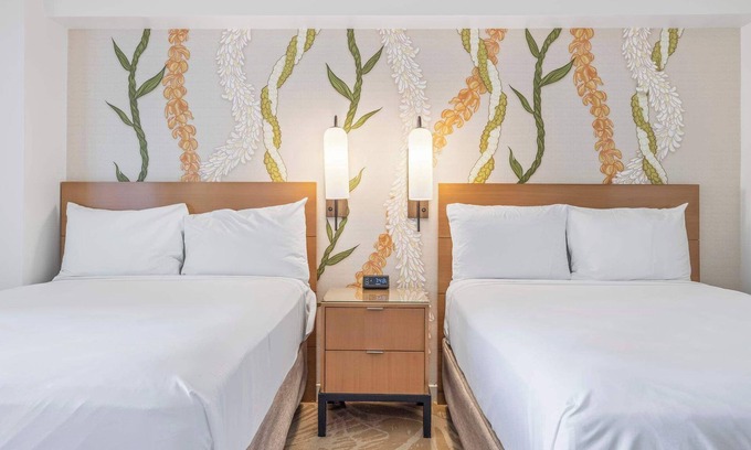 Ala Moana Condo | Renovated, Stunning Views Condo Hotel 1711